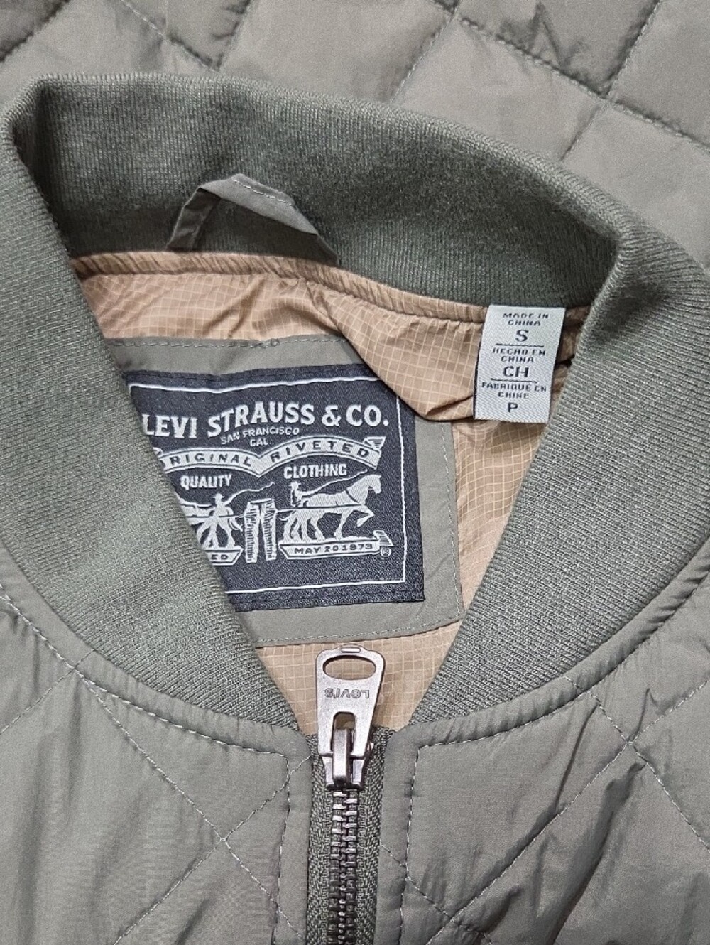 Levi's Quilted Bomber Jacket in Olive - Picture 6 of 6